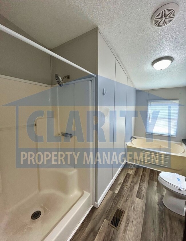 Building Photo - 3 Bed, 2 Bath Home in Peaceful Setting