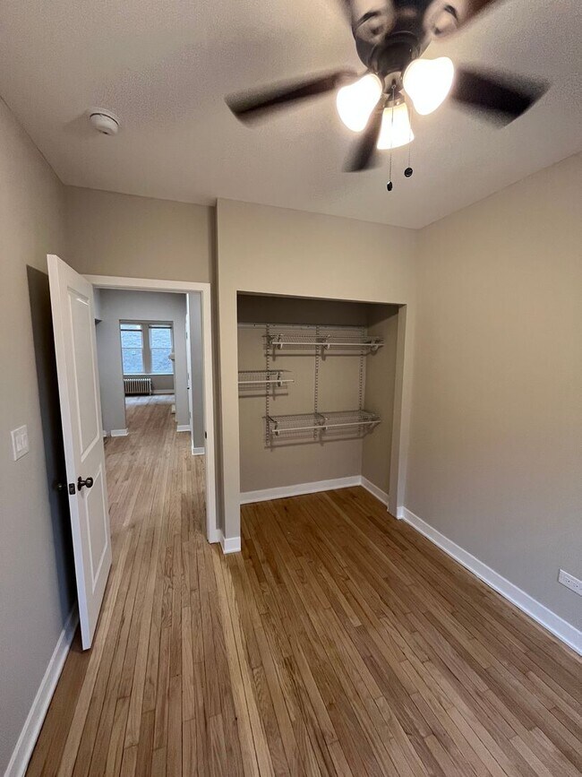 Building Photo - Mozart