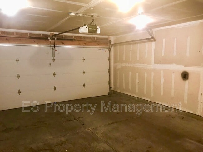 Building Photo - 10264 Cumberland Pointe Blvd