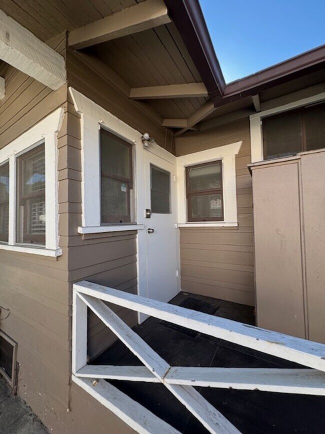 Building Photo - 3811 E 10th St