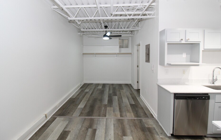 Building Photo - Molly Court