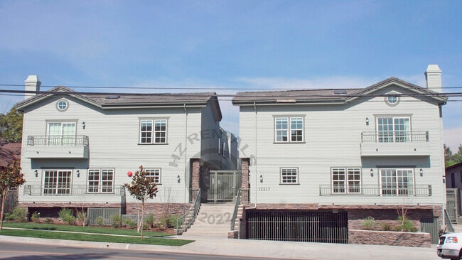 Primary Photo - 12217 Moorpark St