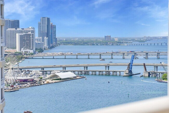 Building Photo - 808 Brickell Key Dr