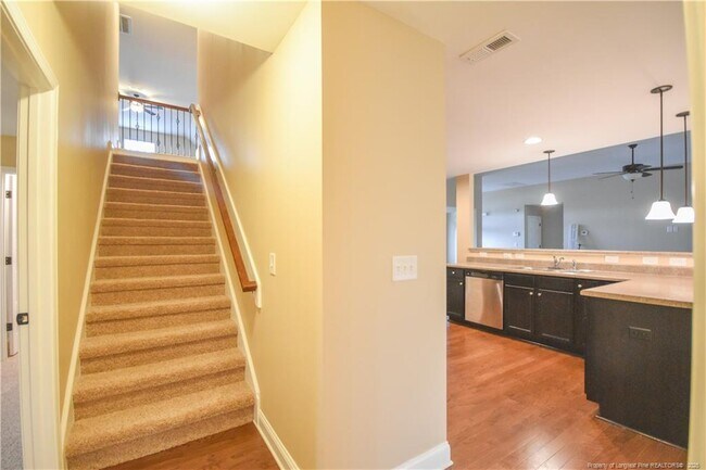 Building Photo - 124 Summer Creek Ln