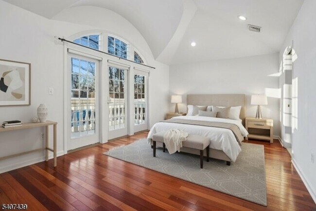 Building Photo - 282 South St