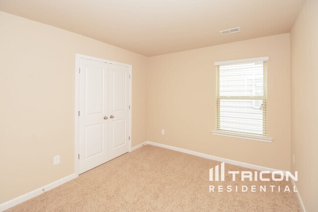 Building Photo - 189 Stillwood Dr