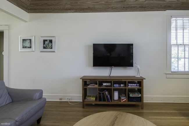 Building Photo - 2 br, 2.5 bath Duplex - 318 27th Street Sa...