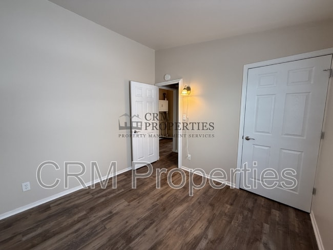 Building Photo - 1004 E Cornell Rd