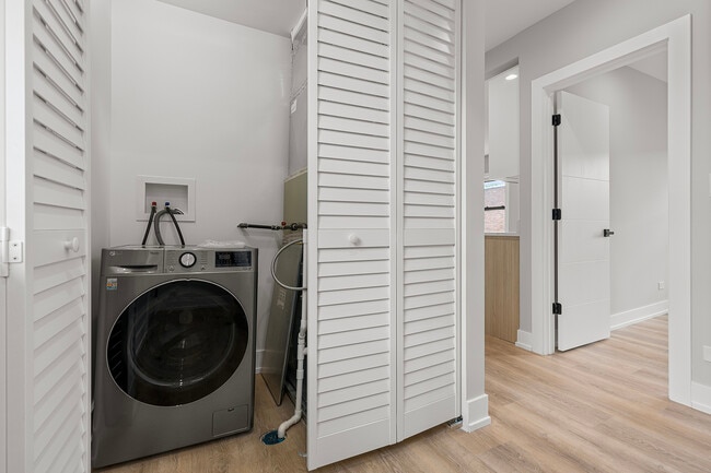 Building Photo - 1548 W Juneway Terrace