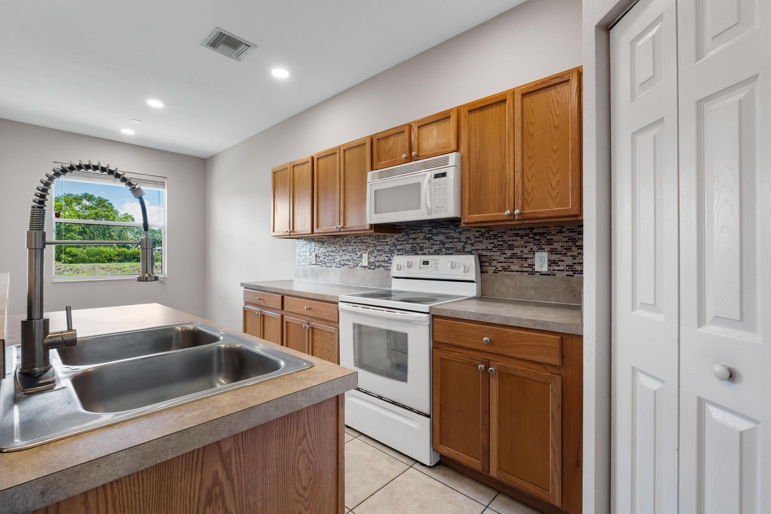 Building Photo - 3051 Grandiflora Dr