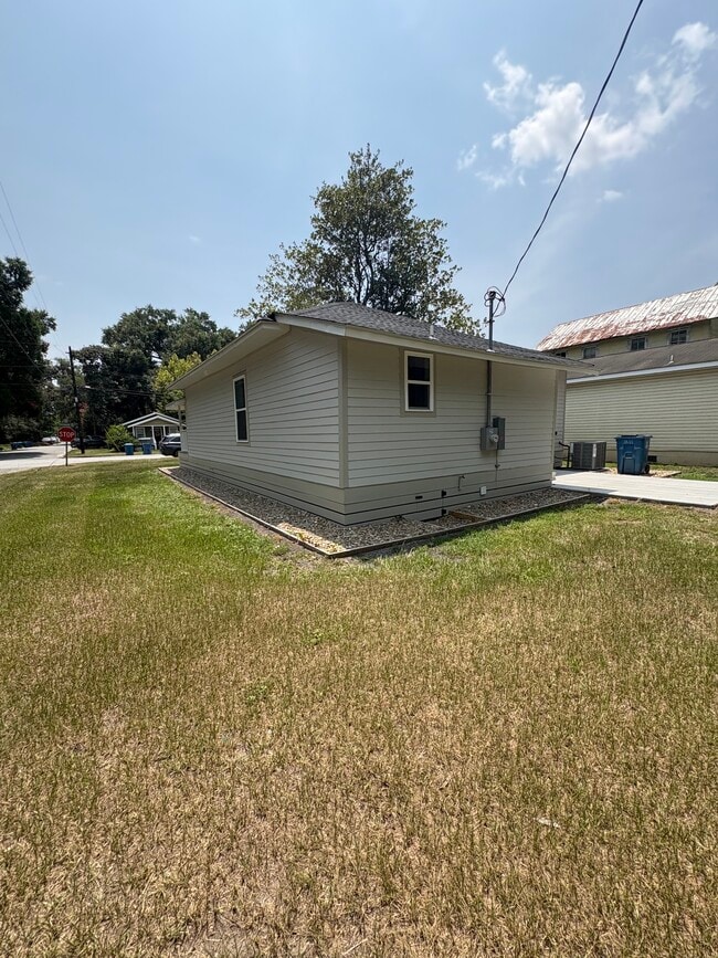 Building Photo - 211 Dartmouth-