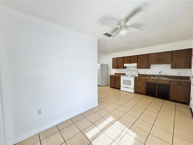 Building Photo - 2575 Elm Ave