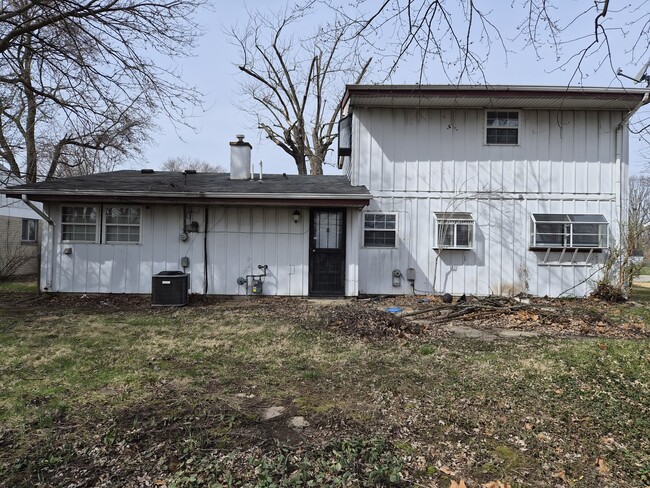 Building Photo - 3747 Ireland Dr