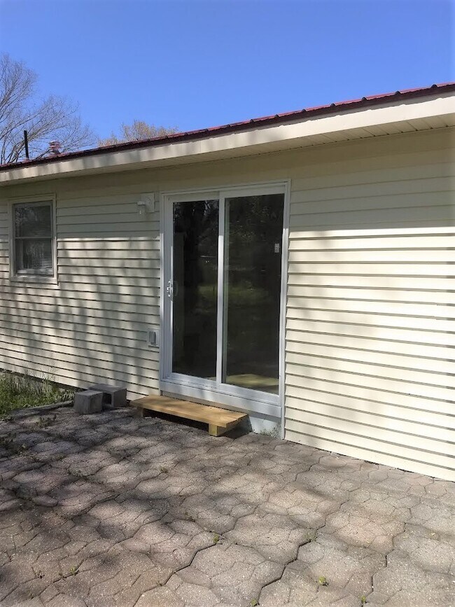 Building Photo - 137 Prentice St