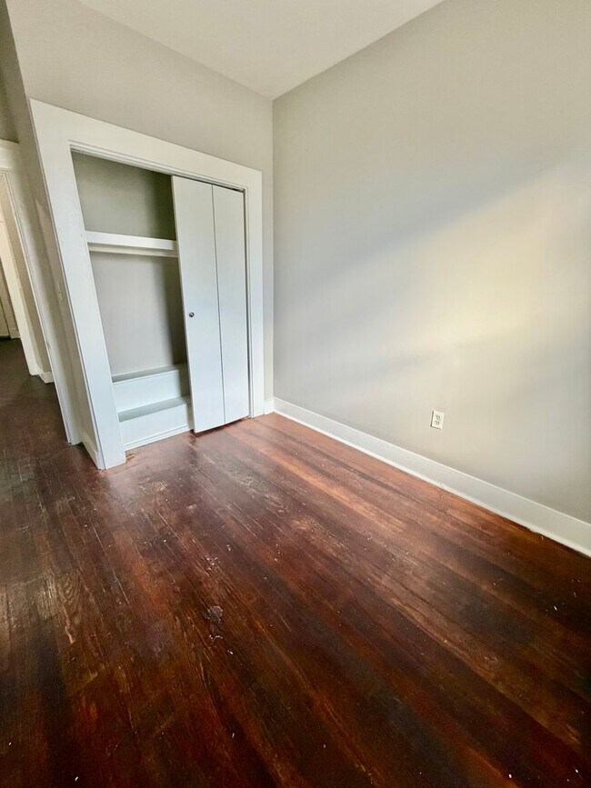 Building Photo - Large Wolcott Home Rent Ready
