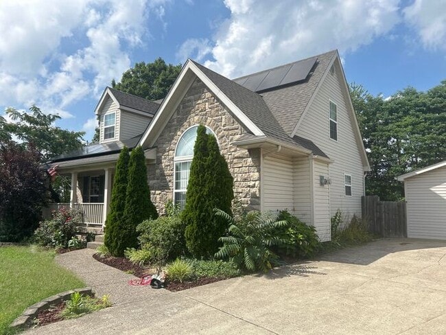 Building Photo - Welcome to 4 Bedroom and 3.5 Bath Home In ...