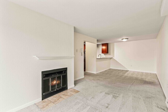 Building Photo - 13426 Greenwood Ave N
