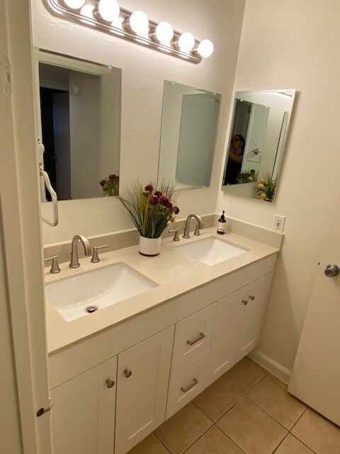 Building Photo - 10331 Lindley Ave