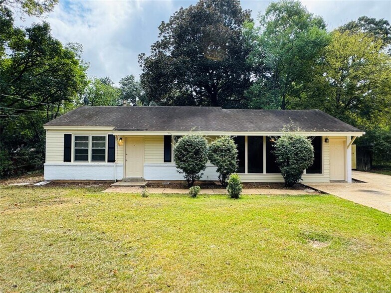 Primary Photo - 4228 Hickory Dr