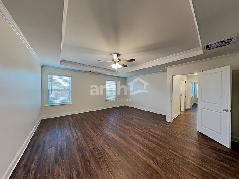 Building Photo - 2129 Laurel Vlg Cir