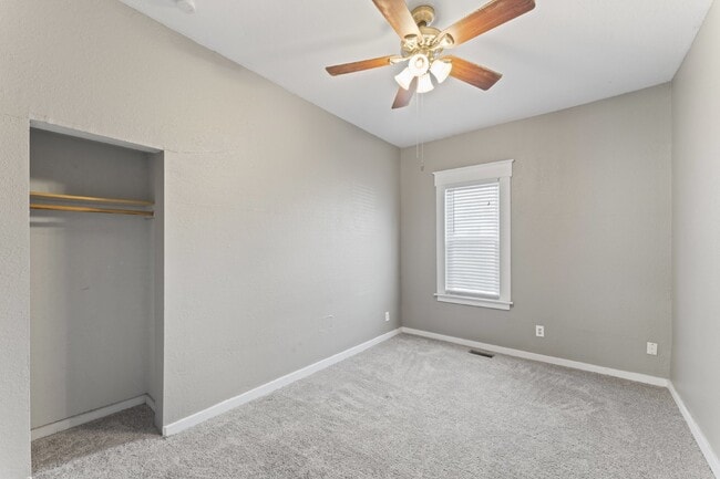 Building Photo - Charming 2 Bed, 1 Bath Lenexa Home with Modern Amenities!