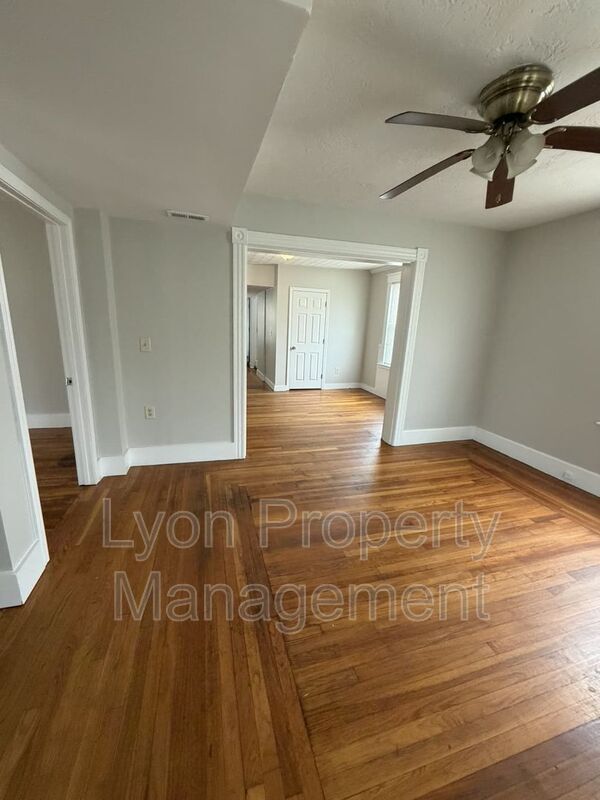 Building Photo - 318 Paradis Ave