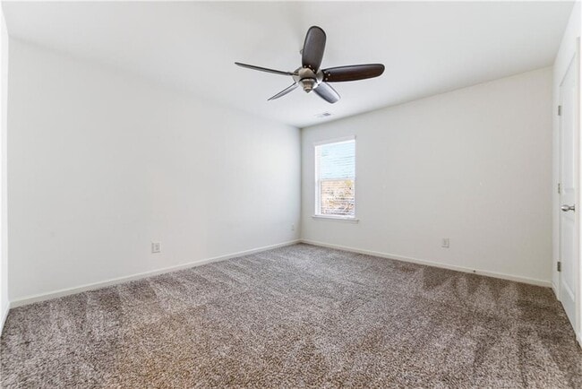 Building Photo - 413 Village View