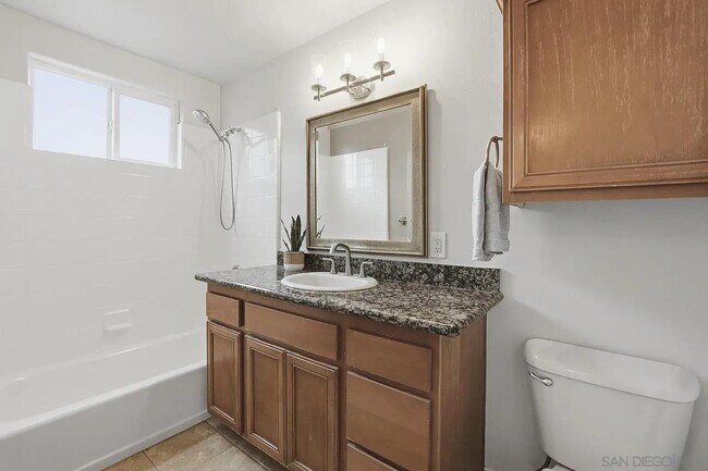 Building Photo - 800 N Mollison Ave