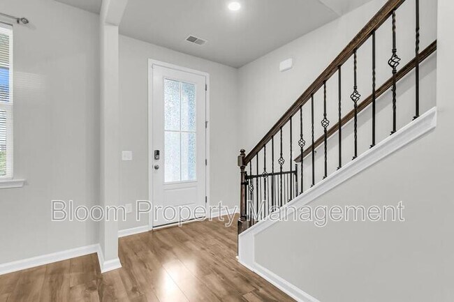 Building Photo - 227 Shortmarsh St
