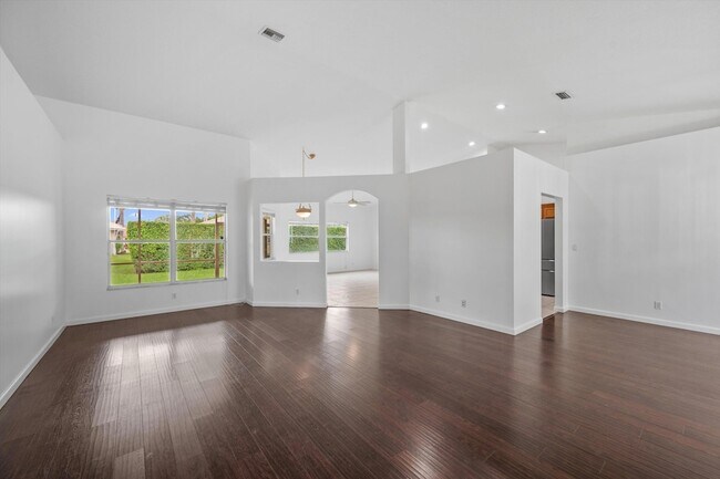 Building Photo - 106 Fernwood Crescent