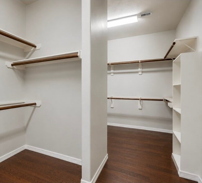 Building Photo - 1506 Shady Villa Fern