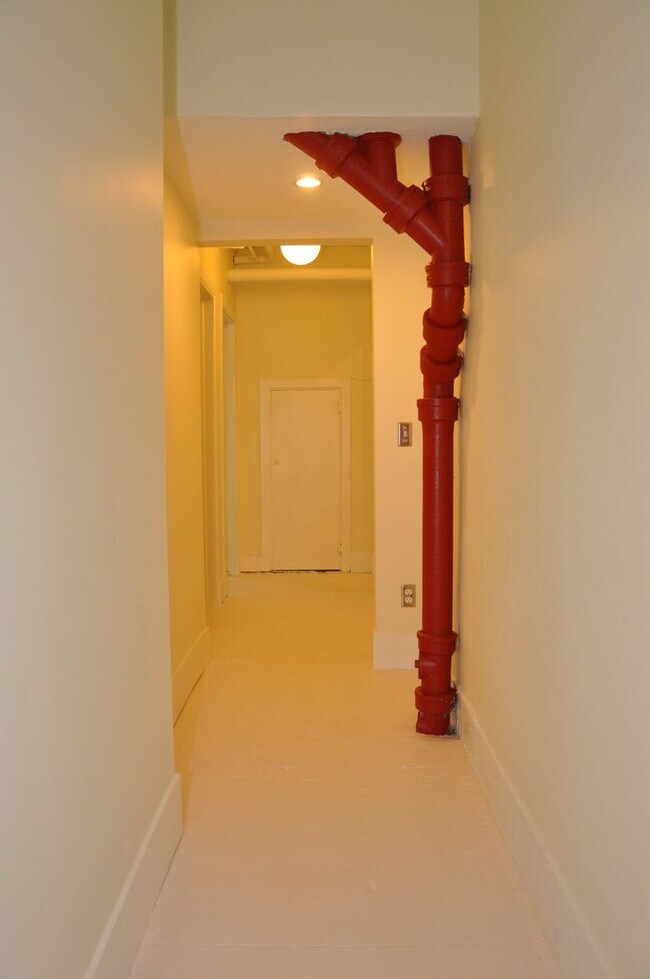 Building Photo - 2550 Pillsbury Ave