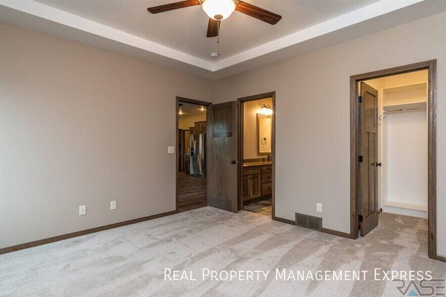 Building Photo - 4 Bedroom 3 Bathroom Home for Rent