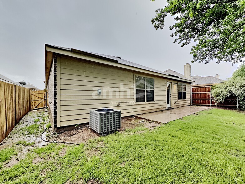 Building Photo - 6412 Spring Ranch Dr
