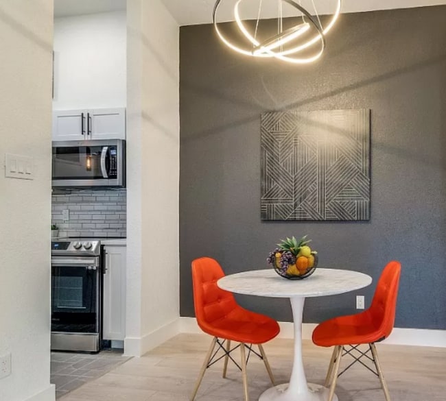 Building Photo - 2627 Douglas Ave