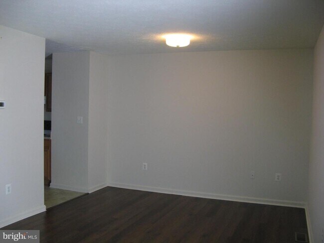 Building Photo - 136 Equestrian Dr