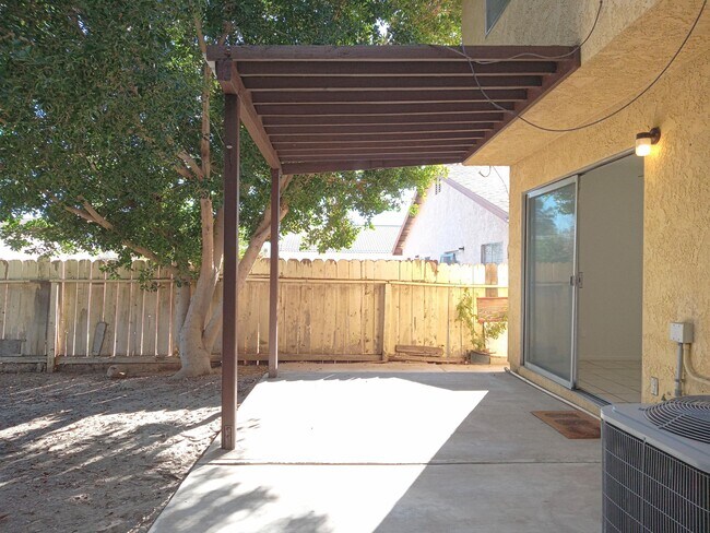 Building Photo - 33662 Whispering Palms Trail