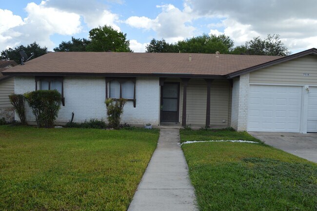 Building Photo - Beautiful remodeled 3 bed 2 bath home in L...