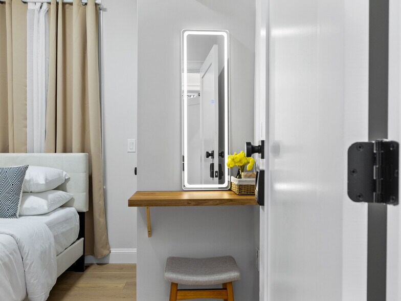 Building Photo - 566 Dorchester Ave