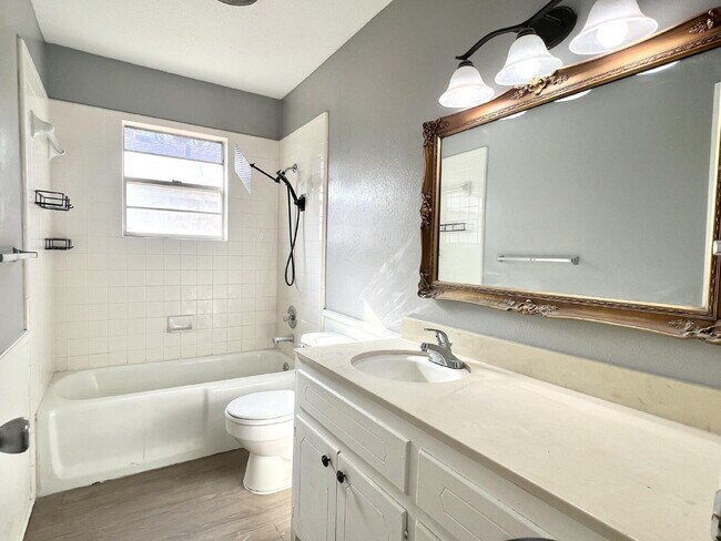 Building Photo - 6903 Hartford Ave