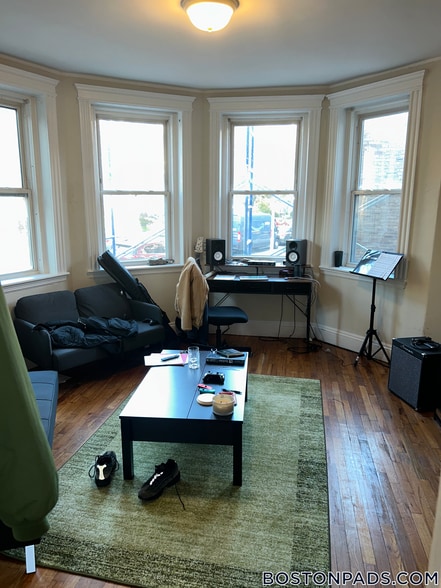 Building Photo - 211 Park Dr