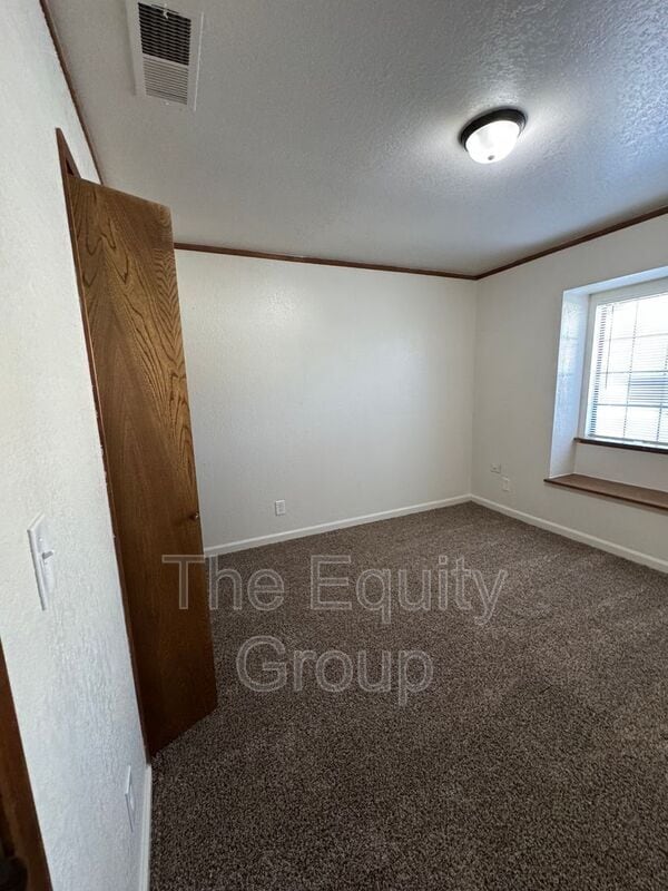Building Photo - 736 S Linwood St