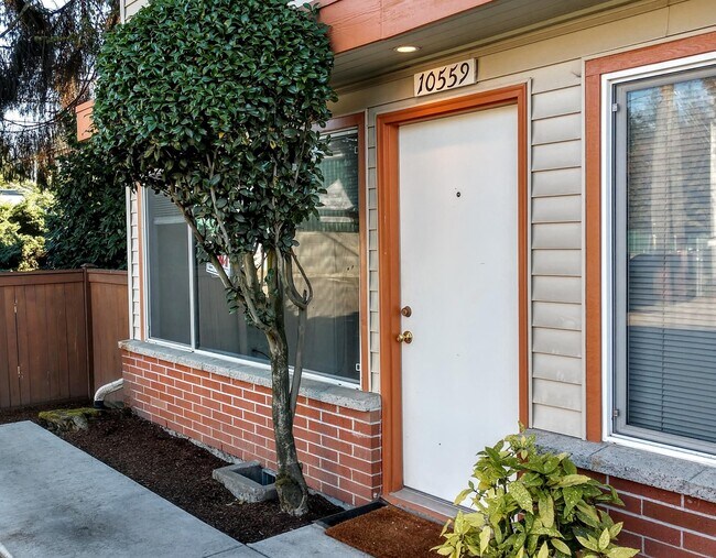 10559 Midvale Ave N 10559 Midvale Ave N Seattle WA 98133 Apartment