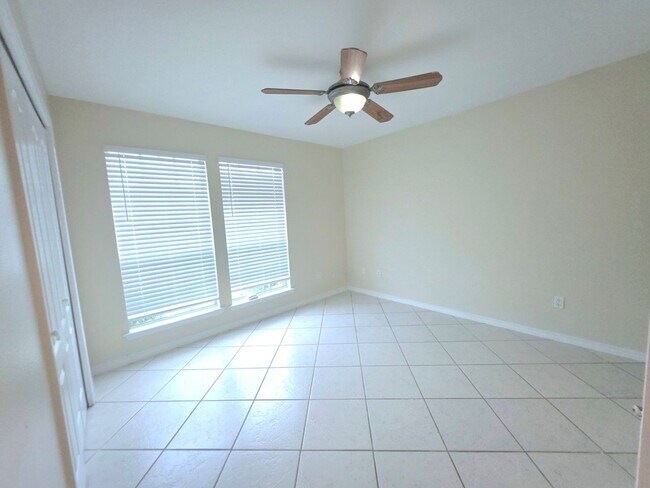 Building Photo - 3/2 Cul-de-Sac Home with Huge Fenced Yard ...