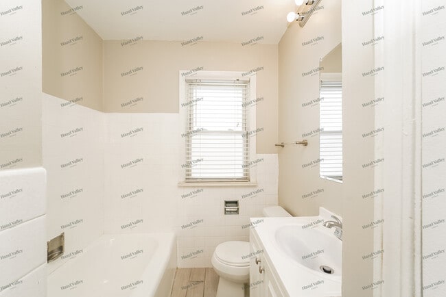 Building Photo - 7701 Kenton Ave