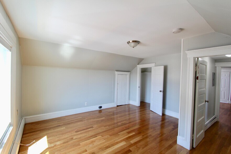 Building Photo - 508 Revere St