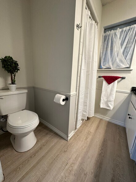 Building Photo - 7418 Meadow Cliff St