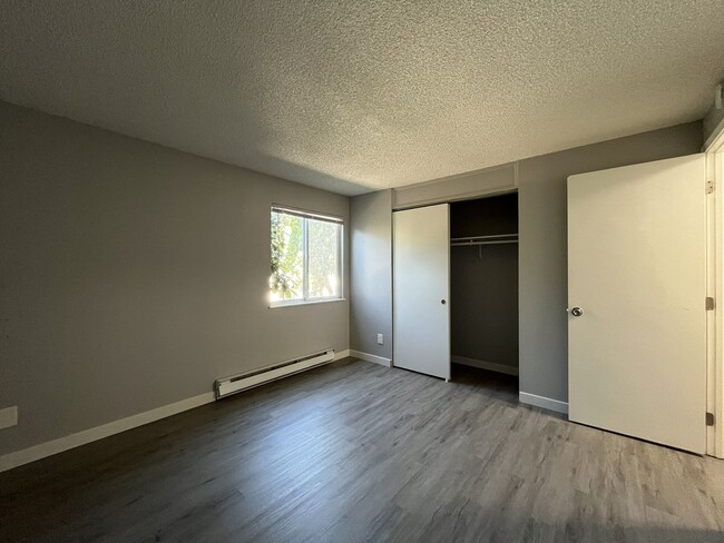 Building Photo - 8332 SW 21st Ave