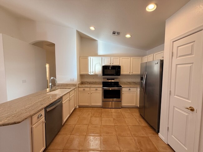 Building Photo - 6061 E Rochelle St