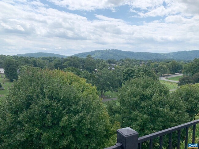 Building Photo - 129 Almere Ave